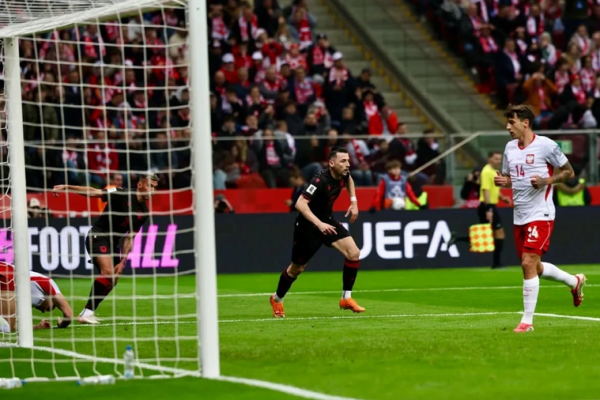 Analiza e mediave ndërkombëtare: Shqipëria guxoi, por u ndëshkua nga detajet dhe klasi i Polonisë