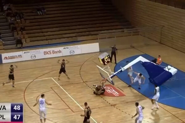 Basketbollisti i Splitit shpëton mrekullisht, për pak sa nuk e zuri koshi