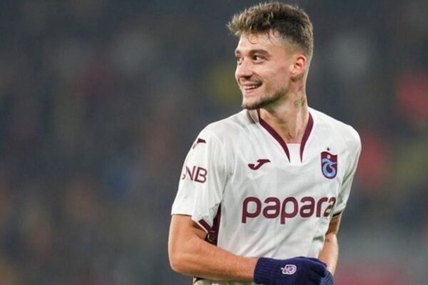 Tifozët e Trabzonsporit janë të inatosur për trajtimin që po i bëhet Muçit në Turqi: Këtë nuk do ta harrojmë (Video)