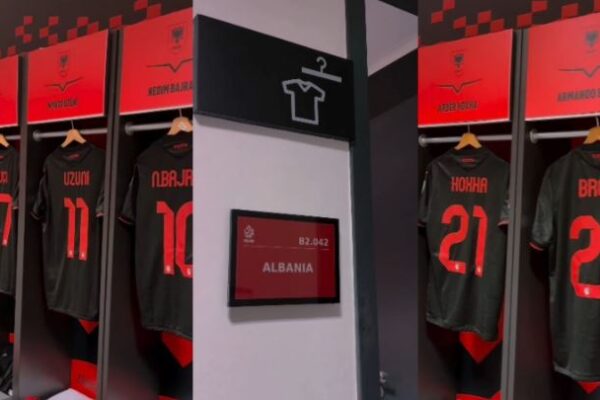 Gjithçka gati në dhomat e zhveshjes, zbulohet fanella që do të veshë Kombëtarja në përballjen me Poloninë