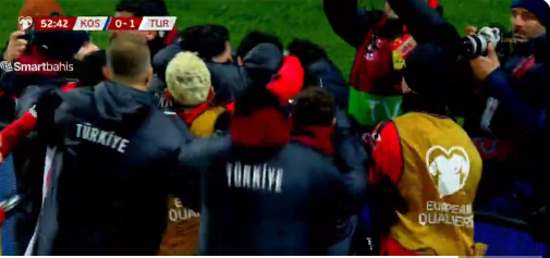 Turqia kalon në epërsi