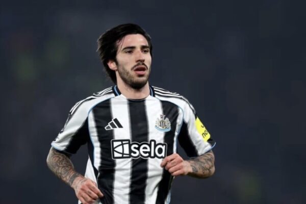 Gjiganti i Ligës Premier me ofertë 100 milionë eurosh për Sandro Tonalin