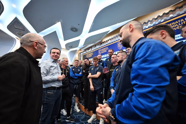 Kurti premton shpërblime që “nuk ua merr mendja” nëse Kosova kualifikohet në Botëror