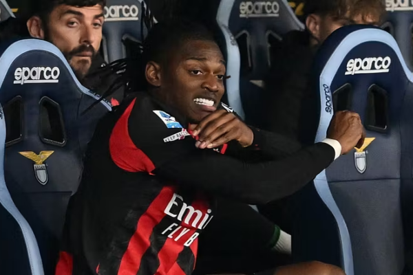 Leao “ndizet dhe fiket”. Milani e nxjerr në merkato pas tekave në “Olimpico”