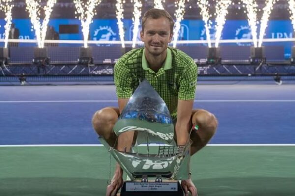 Tenistët e bllokuar në Dubai, mes tyre edhe kampioni Daniil Medvedev