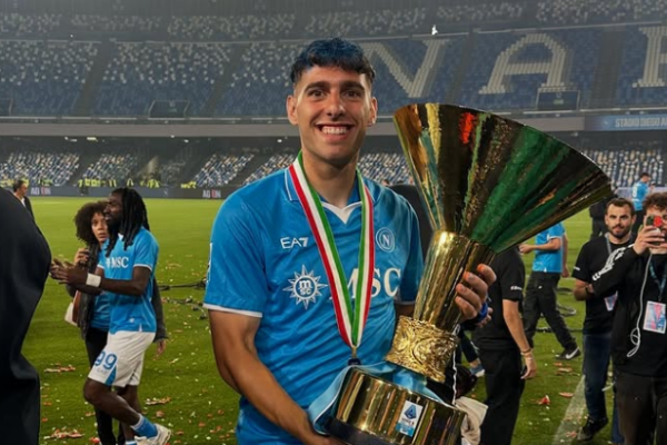 E BUJSHME/ E zyrtarizon FIFA, mesfushori kampion me Napolin lë Italinë për Shqipërinë