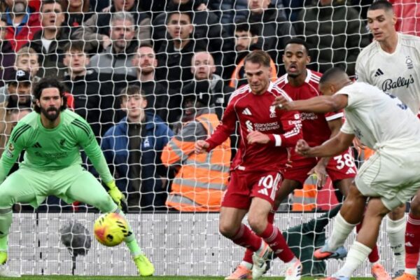 Liverpool nuk heq dorë nga brazilianët, 80 milionë euro për yllin 23-vjeçar të rivalëve