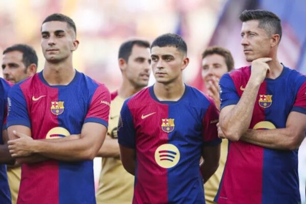 Barcelona merr vendimin befasues për dyshen Lewandowski-Torres. Njëri do të qëndrojë, tjetri do të shitet