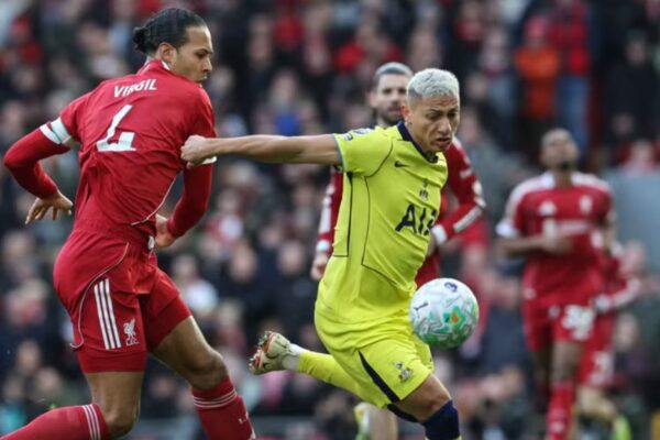 Një super Alisson nuk mjafton, Liverpool e pëson në fund. Richarlison i jep një pikë shprese Tottenhamit (video)