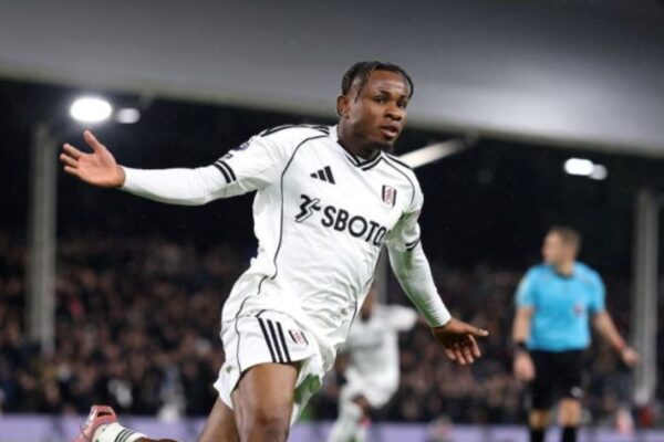 Te Milan rezultoi dështim i madh, por jo në Angli. Kuqezinjtë fusin 24 mln euro në arkë, pa pritur fundin e sezonit