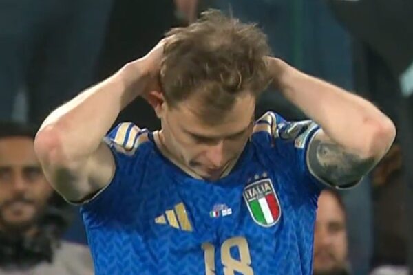 45′ e para: Italia vuan në Bergamo, Suedia mjaftohet me golin e Gyokeres. Irlanda në avantazh në Pragë