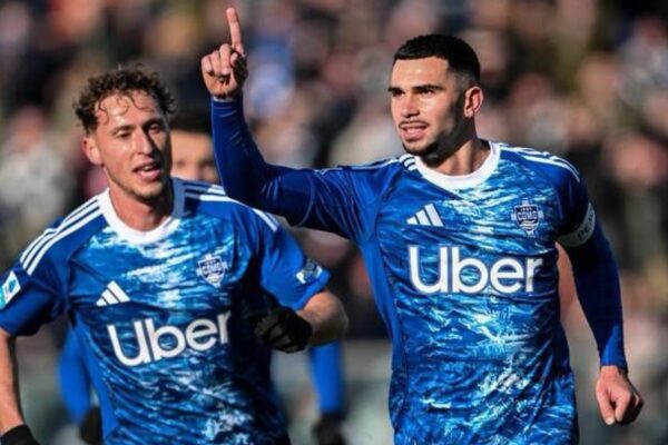 Como merr fitoren e tretë rresht dhe është plotësisht në garë për vendin e 4-të. Cagliari “viktima” e radhës (video)