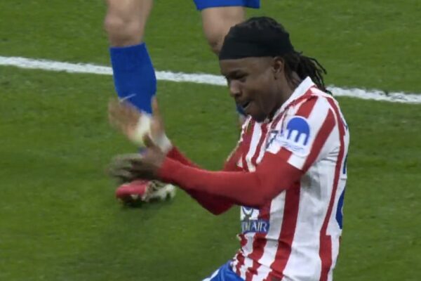 Ademola Lookman hesht “Bernabeu-n”, Atletico e mbyll në avantazh pjesën e parë të derbit (video)