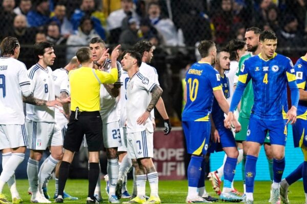 Italia e mbyll pjesën e parë në avantazh, Bastoni lë në baltë shokët. Rep. Çeke dhe Suedia drejt kualifikimit (video)