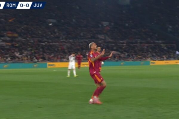 Vendos supergoli i brazilianit, mbyllet pjesa e parë në “Olimpico” mes Romës dhe Juventusit (video)