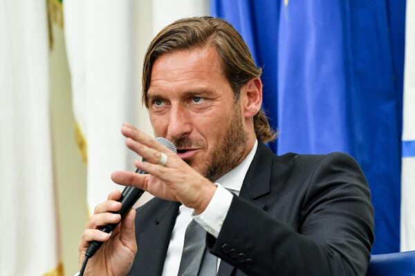 Darkë mes Gasperinit dhe Tottit, ja roli që ofron presidenca për ish-kapitenin verdhekuq