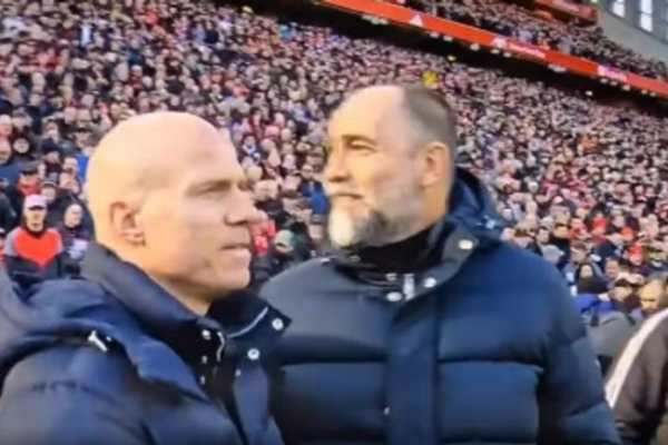 Tudor i habit të gjithë… Shkon për të përshëndetur Slot, por gabon personin (video)