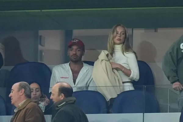 Tjetër provë e romancës mes tyre, aktorja spanjolle shfaqet në “Bernabéu” duke ndjekur Mbappé në derbi