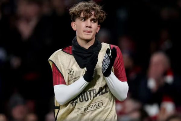 Në Premier League janë “të çmendur” pas Dowman, babai dhe vëllai bëhen agjentë të FIFA-s