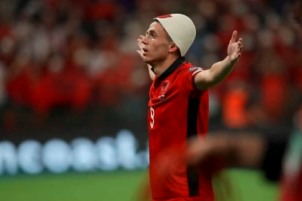 Asani, Gripshi dhe Cake mbeten jashtë listës anti-Poloni, e ndjekin ndeshjen në tribunë