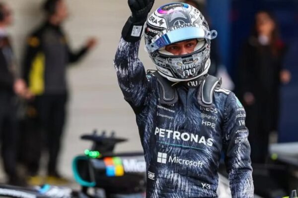 Kimi Antonelli dominon në Suzuka, Mercedes pushton vijën e parë të nisjes