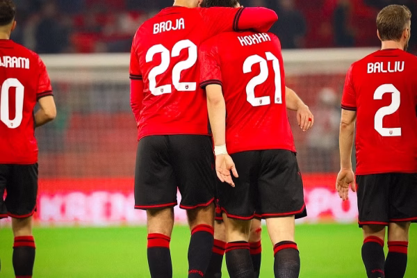 Broja e Hoxha në dyshim për Poloninë