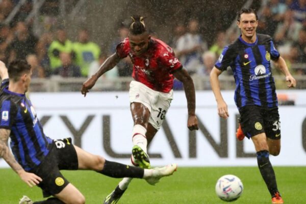 Milan-Inter, formacionet zyrtare. Zikaltrit me dyshe sulmuese nga “halli”, kuqezinjtë të plotë për sonte