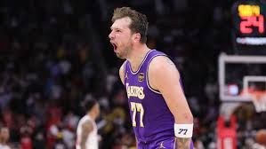 LA Lakers fiton ndaj Dallas Mavericks-Oklahoma City Thunder dhe Boston Celtics shënojnë fitore të thella