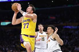 LA Lakers fiton ndeshjen dramatike ndaj Denver Nuggets-Orlando Magic dhe Sacramento Kings shënojnë fitore