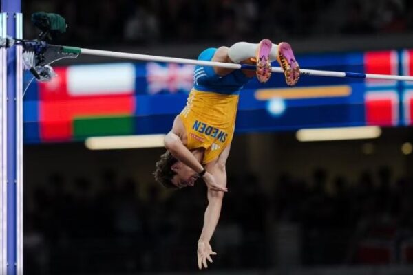 Atletikë/ Duplantis fenomenal, vjen rekordi i 15-të botëror me kërcimin 6.31 metra