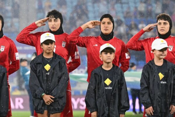 Ekipi iranian i futbollit të femrave mbërrin në Malajzi nga Australia