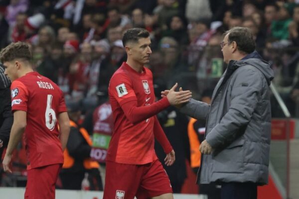 Jan Urban befason me formacionin anti-Shqipëri, Polonia na sfidon me një 19-vjeçar pas Lewandowski-t