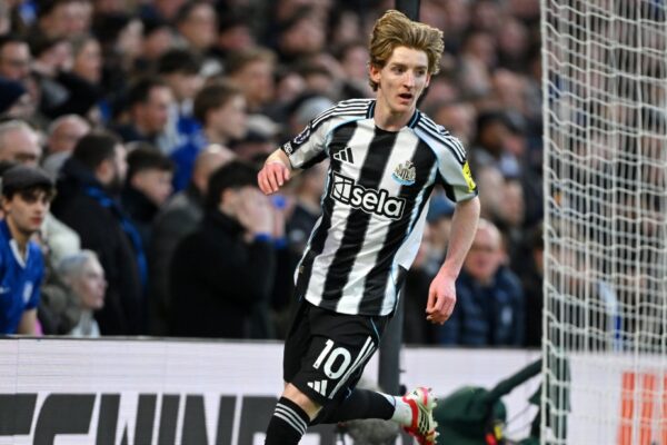 45′ e para: Chelsea befasohet nga Newcastle në “Stamford Bridge”. Mungon goli në “Emirates” (video)