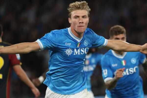 “Më thanë se isha i mbaruar, por te Napoli zbulova gëzimin për të luajtur futboll”