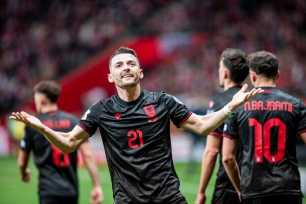 Merkato/ Shkëlqeu përballë Polonisë, Arbër Hoxha i bashkohet Julian Shehut te Widzew Łódź