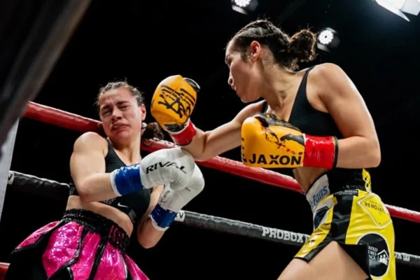 Boksierja përfundon në koma të induktuar pas një nokauti të tmerrshëm