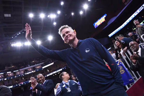 NBA/ Steve Kerr në histori, 600 fitore në karrierë në sezonin e rregullt
