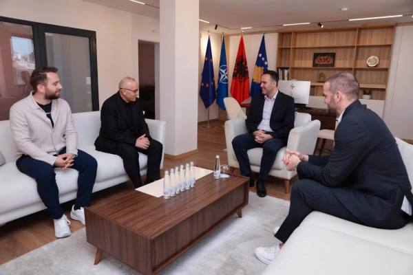 Kreu dhe zyrtarët e FFK-së, priten nga Konjufca