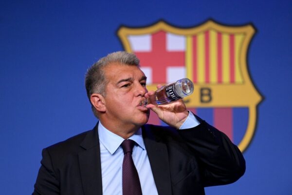 Laporta “driblon” akuzat e forta të Xavit: Jam i befasuar dhe i lënduar. Me këta lojtarë, ai do të kishte humbur