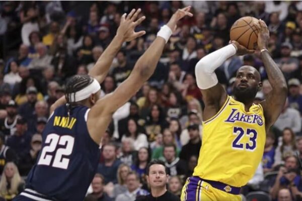 LeBron James vendos një tjetër rekord historik, kalon legjendën Kareem-Abdul Jabbar