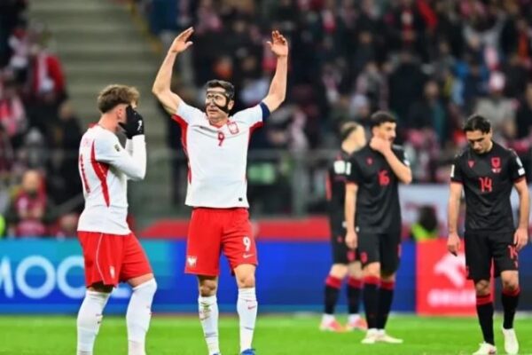 Blitz në Poloni-Shqipëri, agjentët e Juventusit ishin në stadium për Robert Lewandowski-n