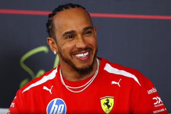 Lewis Hamilton i bindur: Ferrari ka gjithçka për të fituar Botërorin
