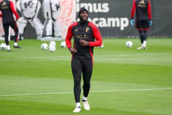 Lukaku lë grumbullimin e Belgjikës, sulmuesi kthehet të stërvitet te Napoli
