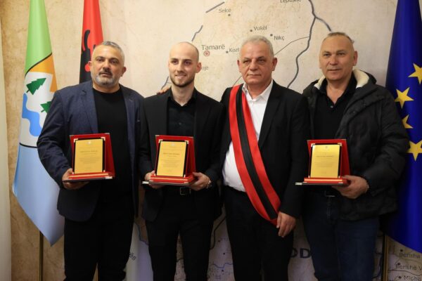 3 sportistë të njohur shpallen “Qytetar Nderi” nga Bashkia Malësi e Madhe