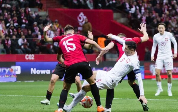 LISTA ZYRTARE E POLONISË/ Nga Levandovski te i pezulluari në Seria A dhe 17-vjeçari që e duan të gjithë, publikohen emrat para Shqipërisë