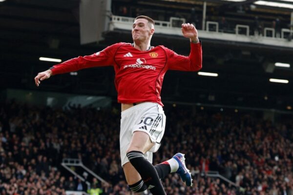 Man. United fiton me përmbysje kundër Crystal Palace, Tottenham prek fundin (video)