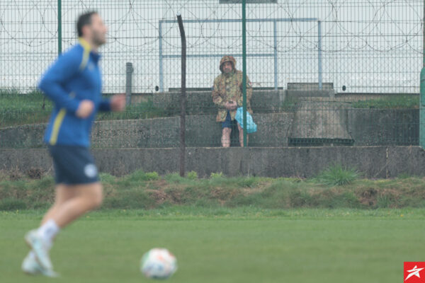 Botërori 2026/ Bosnje&Hercegovinë-Itali futbolli kalon në plan të dytë, shtypi akuzon: Një ushtar i EUFOR-it po filmonte stërvitjen!