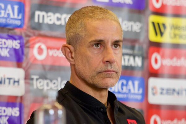 Shqipëria luan si e barabartë, por “vret” ëndrrën. Sylvinho: Jam i trishtuar, por edhe krenar