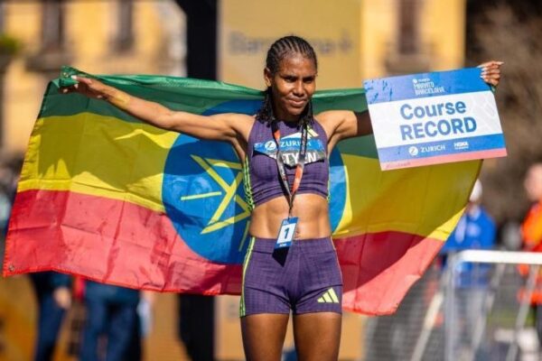 Zurich Barcelona Marathon 2026/ Fotyen Tesfay debuton me kohën e dytë më të mirë historike për ferma