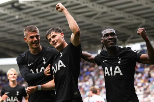 Arnim për qendrën e mbrojtjes, Barcelona piketon talentin kroat të Tottenham